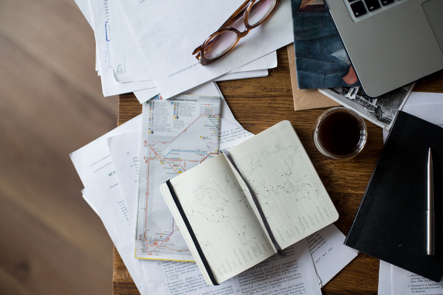 Travel journal editors in field